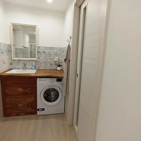 La Casa Di Abe - *